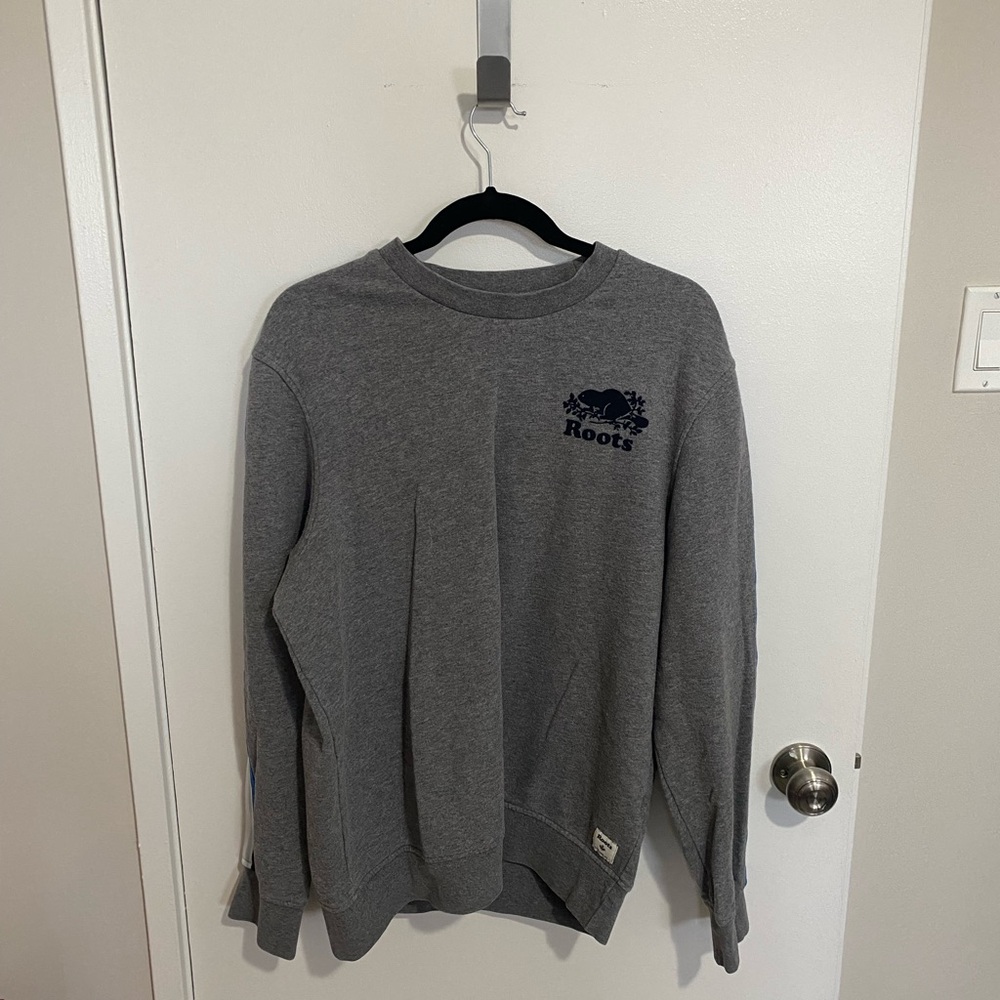 Roots Heather Gray Crewneck Sweater with Classic Ribbed Design